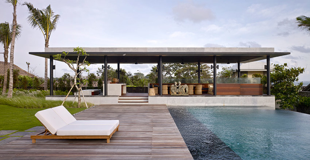 Oceanfront Luxury Escape – Bali Villa 1021