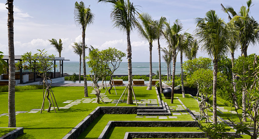 Oceanfront Luxury Escape – Bali Villa 1021