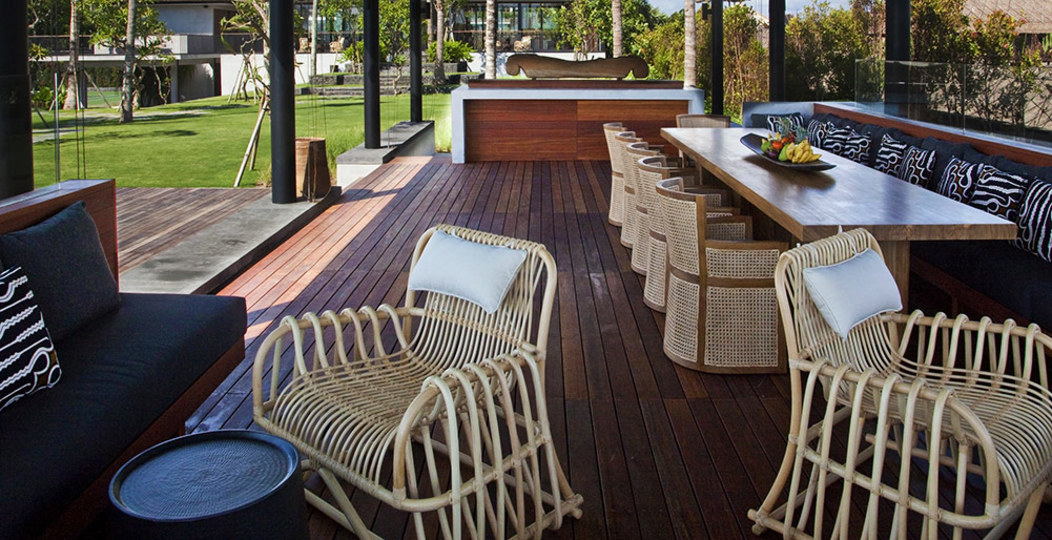 Oceanfront Luxury Escape – Bali Villa 1021