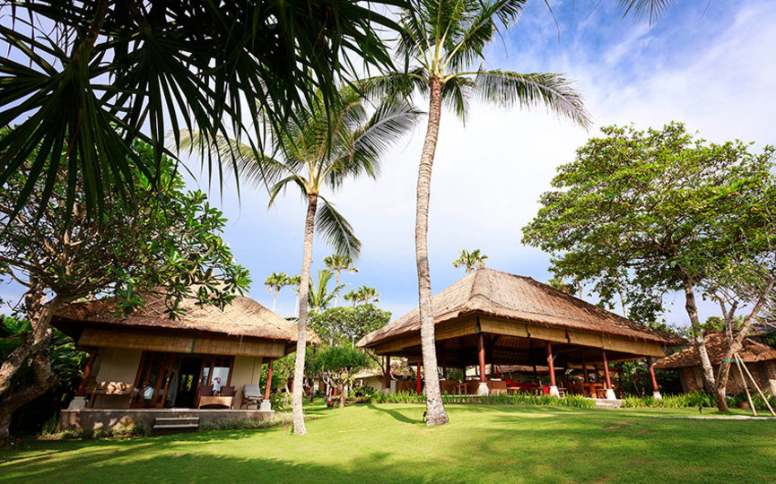 Bali Villa 1023: Ocean Bliss & Poolside Serenity