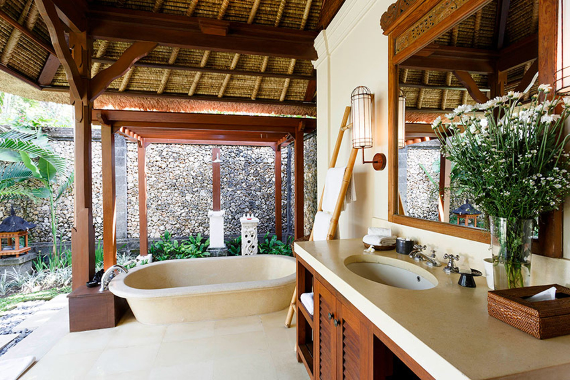 Bali Villa 1023: Ocean Bliss & Poolside Serenity