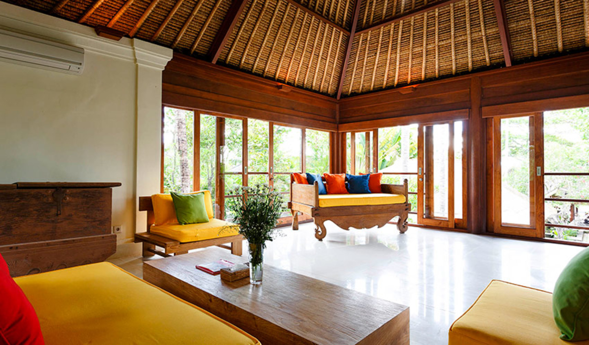 Bali Villa 1023: Ocean Bliss & Poolside Serenity