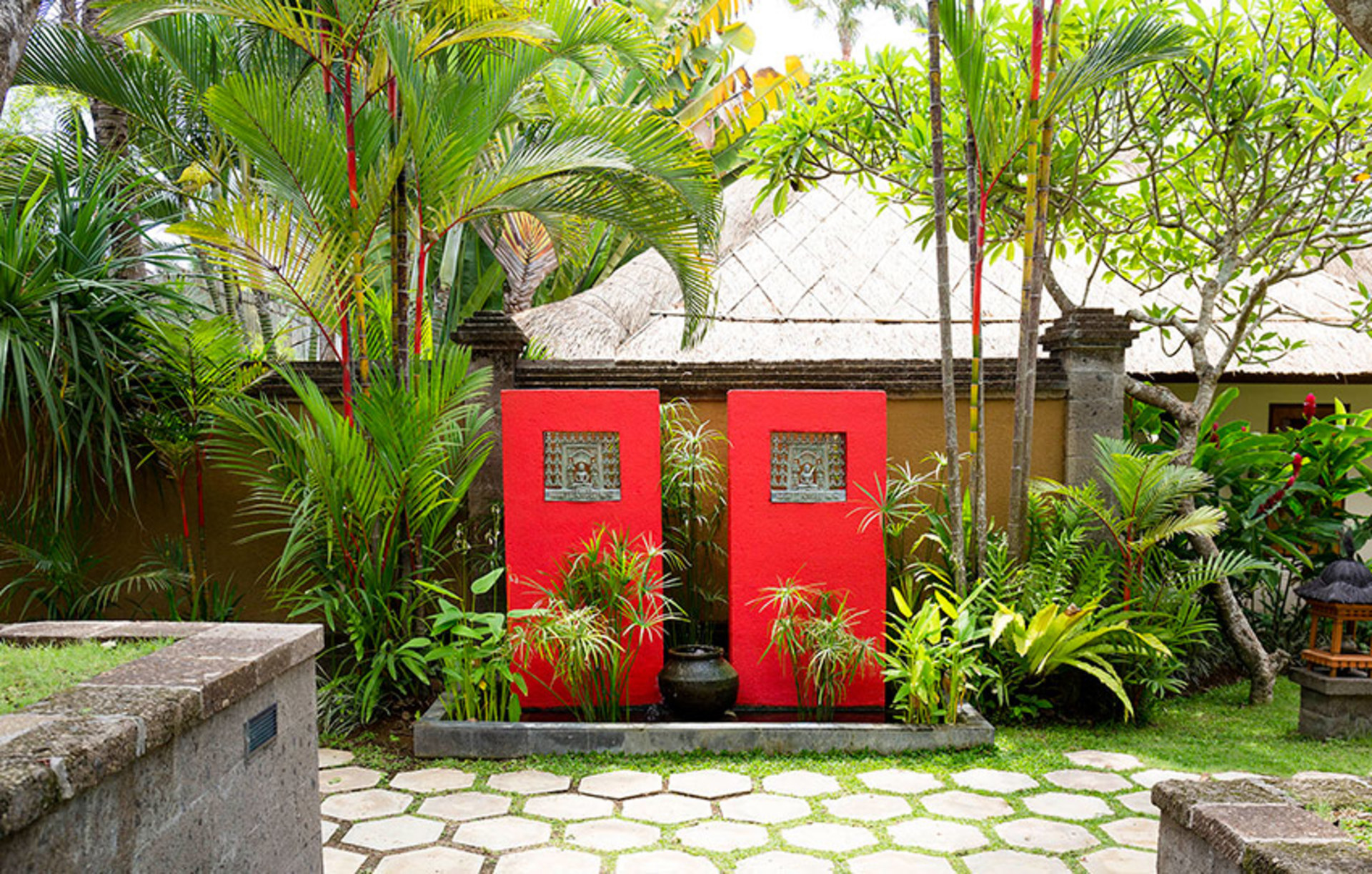 Bali Villa 1023: Ocean Bliss & Poolside Serenity