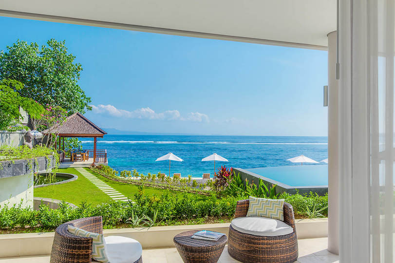 Beautiful Seafront Villa with Private Pool – Bali Villa 1041