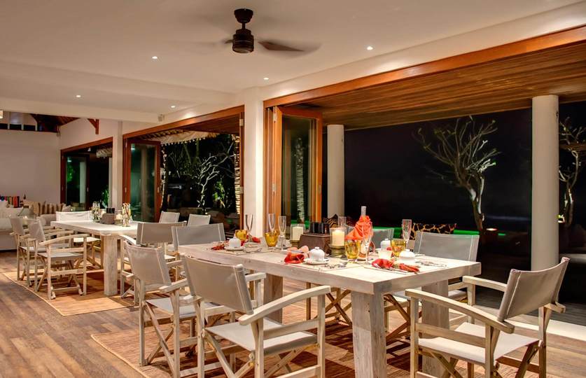 Chic Beachfront with Pool & Style – Bali Villa 1052