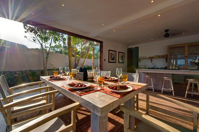Chic Beachfront with Pool & Style – Bali Villa 1052