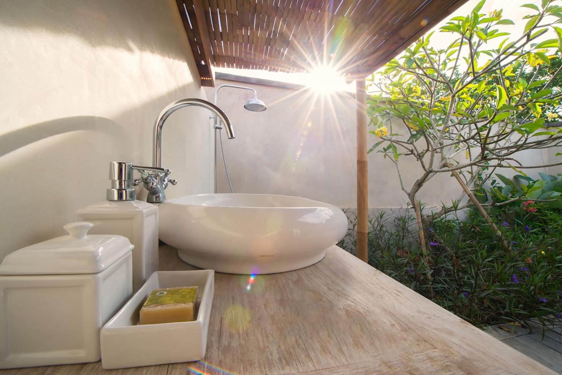 Chic Beachfront with Pool & Style – Bali Villa 1052