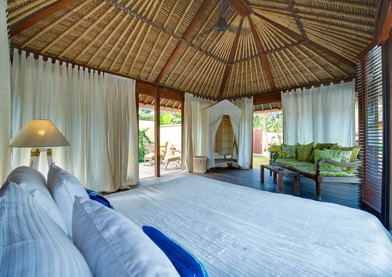 Chic Beachfront with Pool & Style – Bali Villa 1052