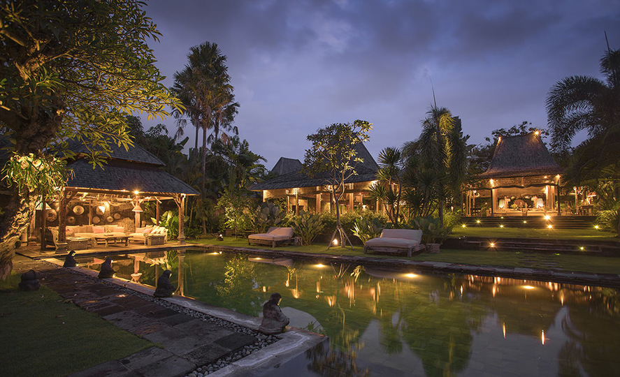 Seaside Luxury with Cultural Charm – Bali Villa 1054