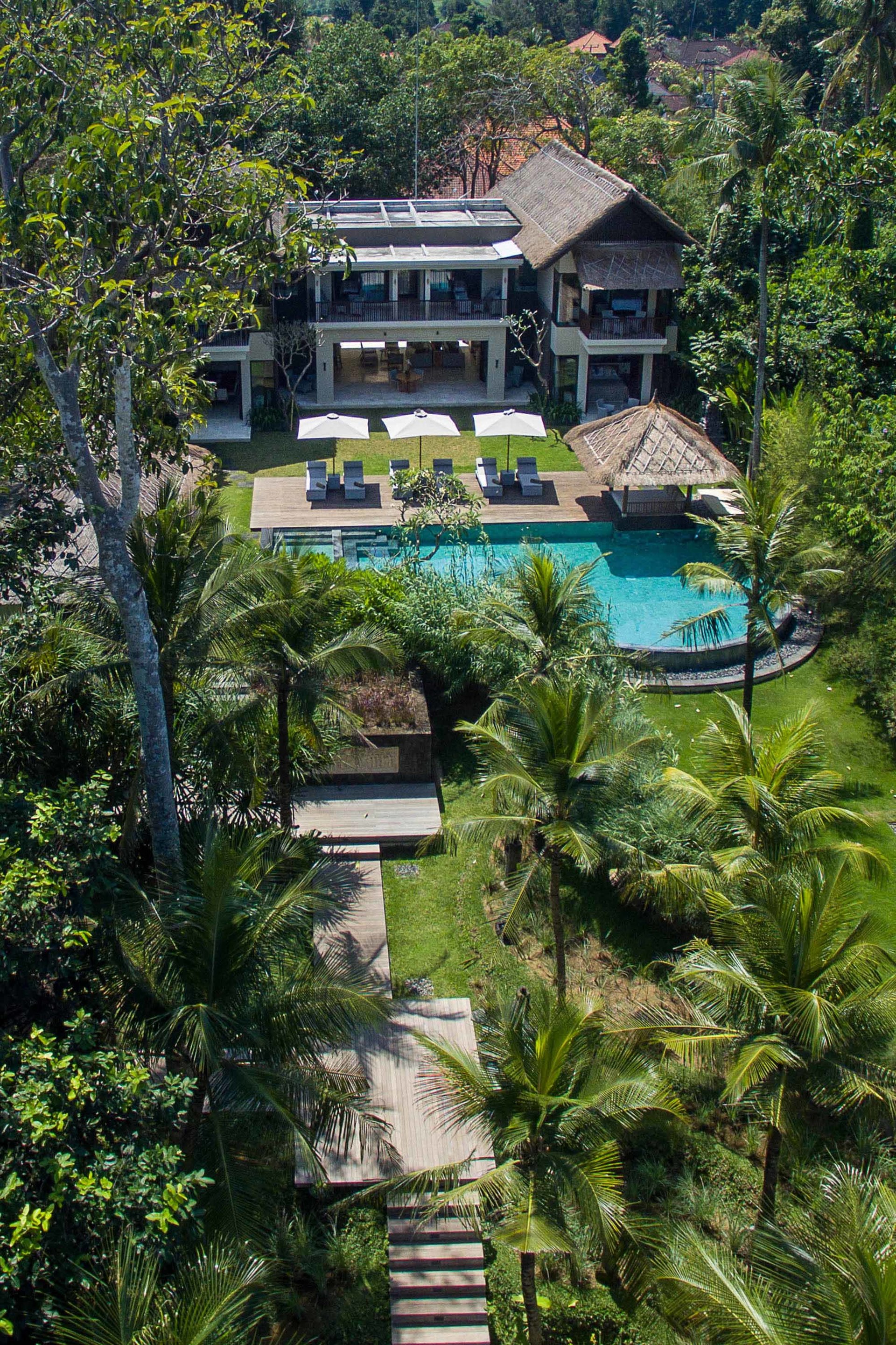 Luxury by the Ocean’s Edge – Bali Villa 1087