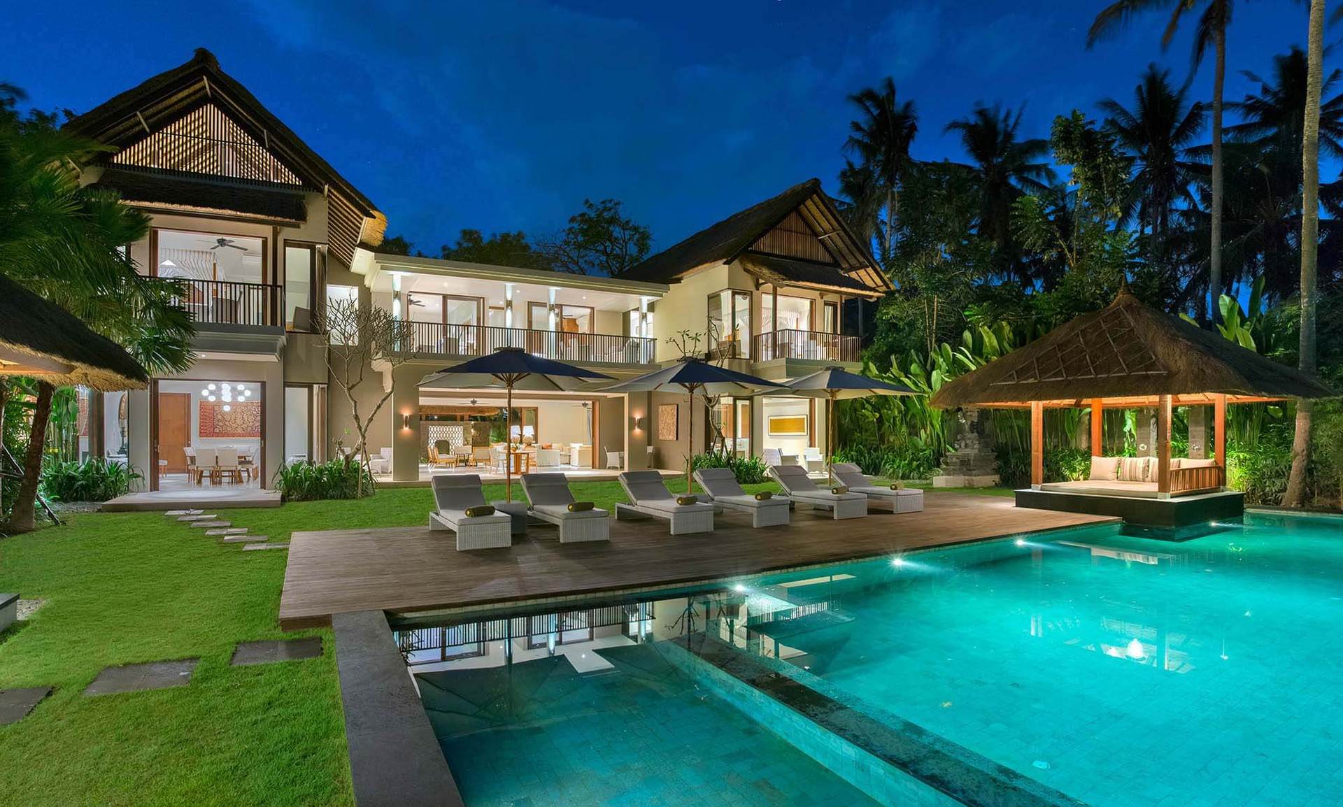 Luxury by the Ocean’s Edge – Bali Villa 1087