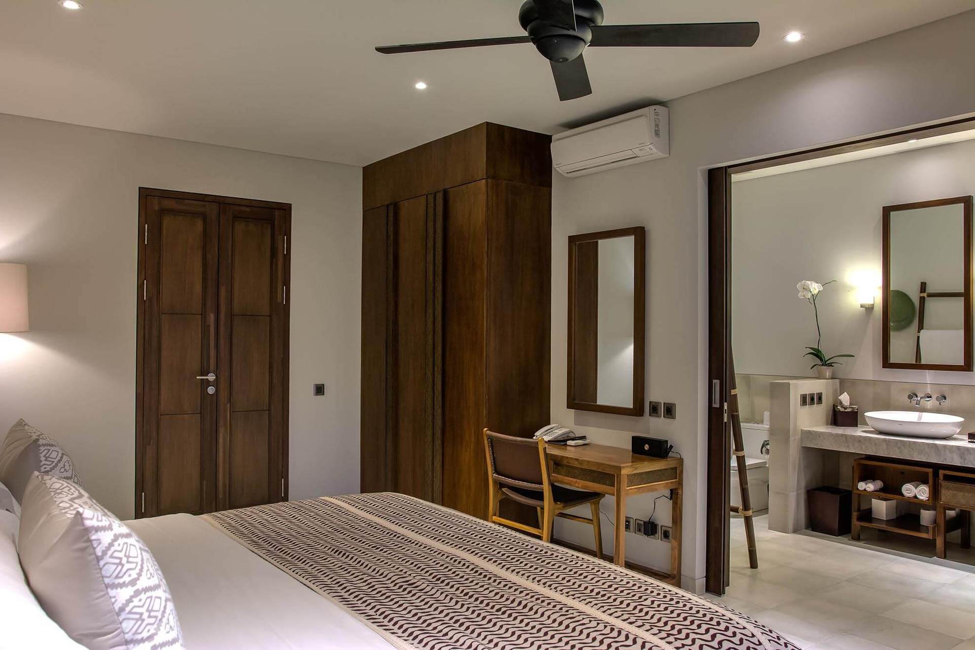Luxury by the Ocean’s Edge – Bali Villa 1087