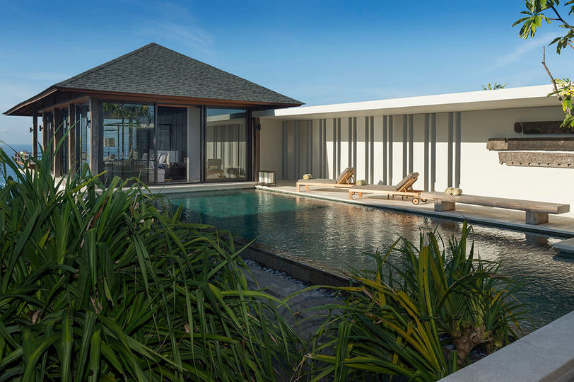 Experience Ultimate Luxury by the Beach, Bali Villa 1129
