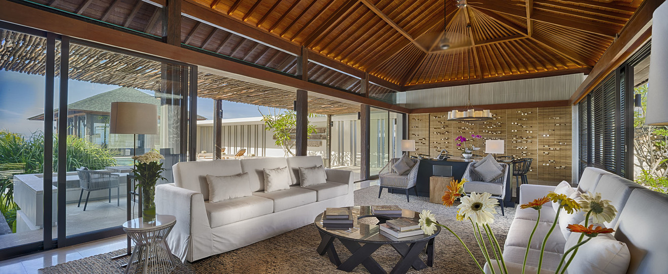 Experience Ultimate Luxury by the Beach, Bali Villa 1129