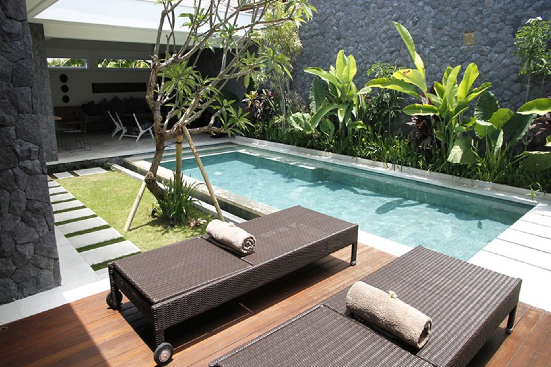 Luxury 2-Bedroom Villa Near Seminyak's Attractions, Bali Villa 1147
