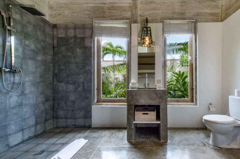 Picture Relaxing Beside Your Private Pool in Kerobokan, Bali Villa 2007