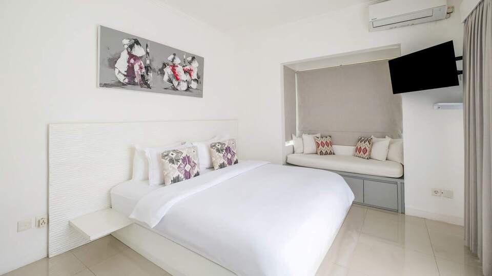 Chic Seminyak Escape, Bali Villa 2030