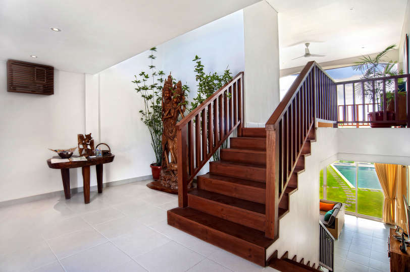 Rent a Luxury Villa in Bali Close to the Beach, Bali Villa 2054