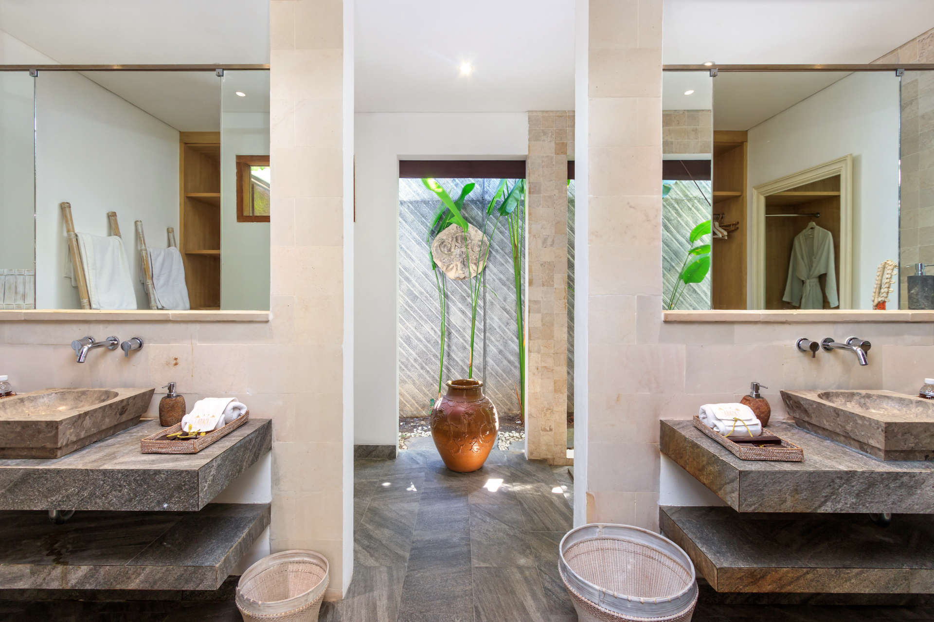 Luxury 5 Bedroom Villa with Private Pool, Bali Villa 2055