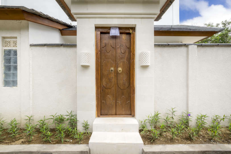 Rent a Luxury Villa in Bali Close to the Beach, Bali Villa 2057