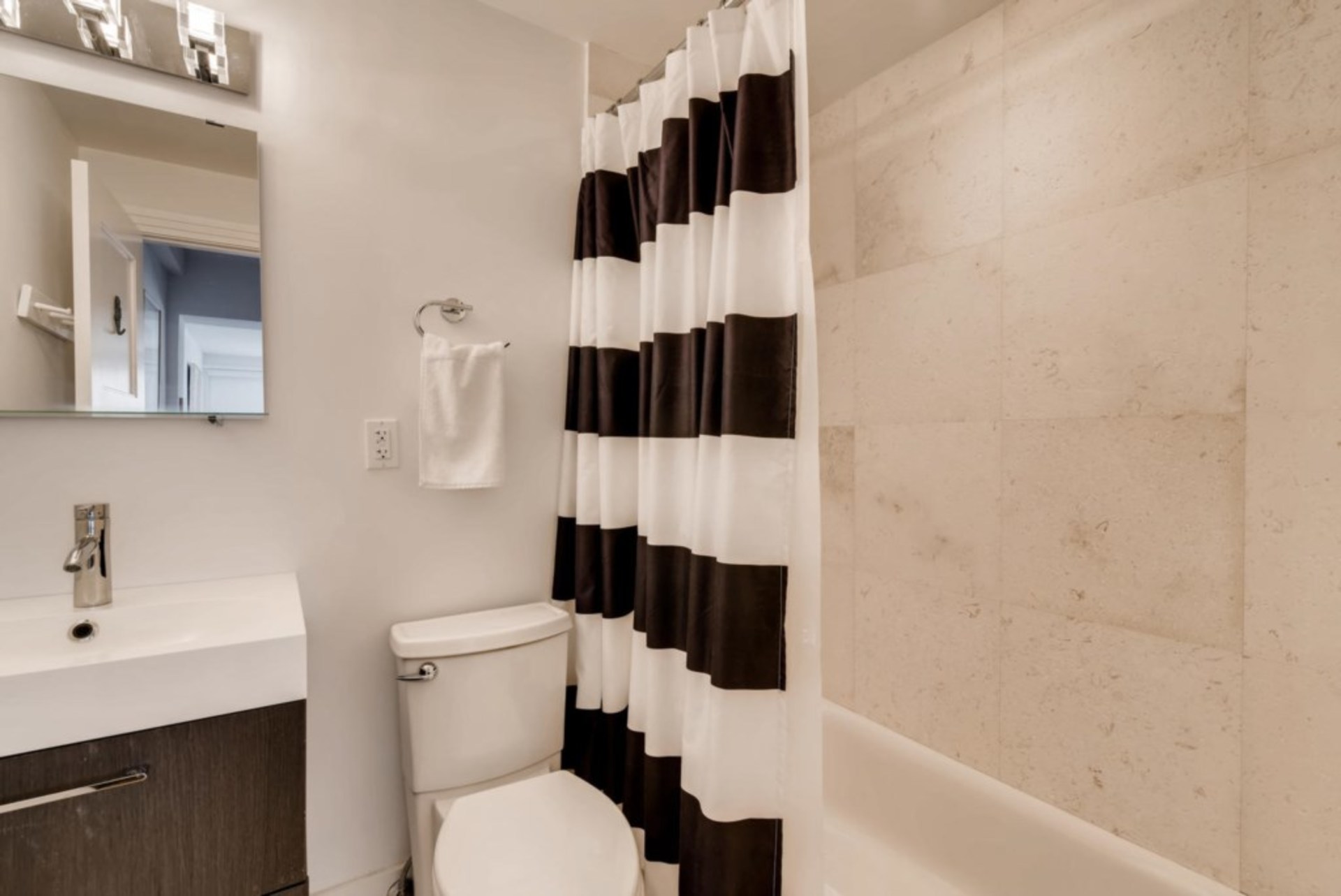 Stunning 2 Bedroom Apartment in Prime location on Palm Beach, West Palm Beach Apartment 1853