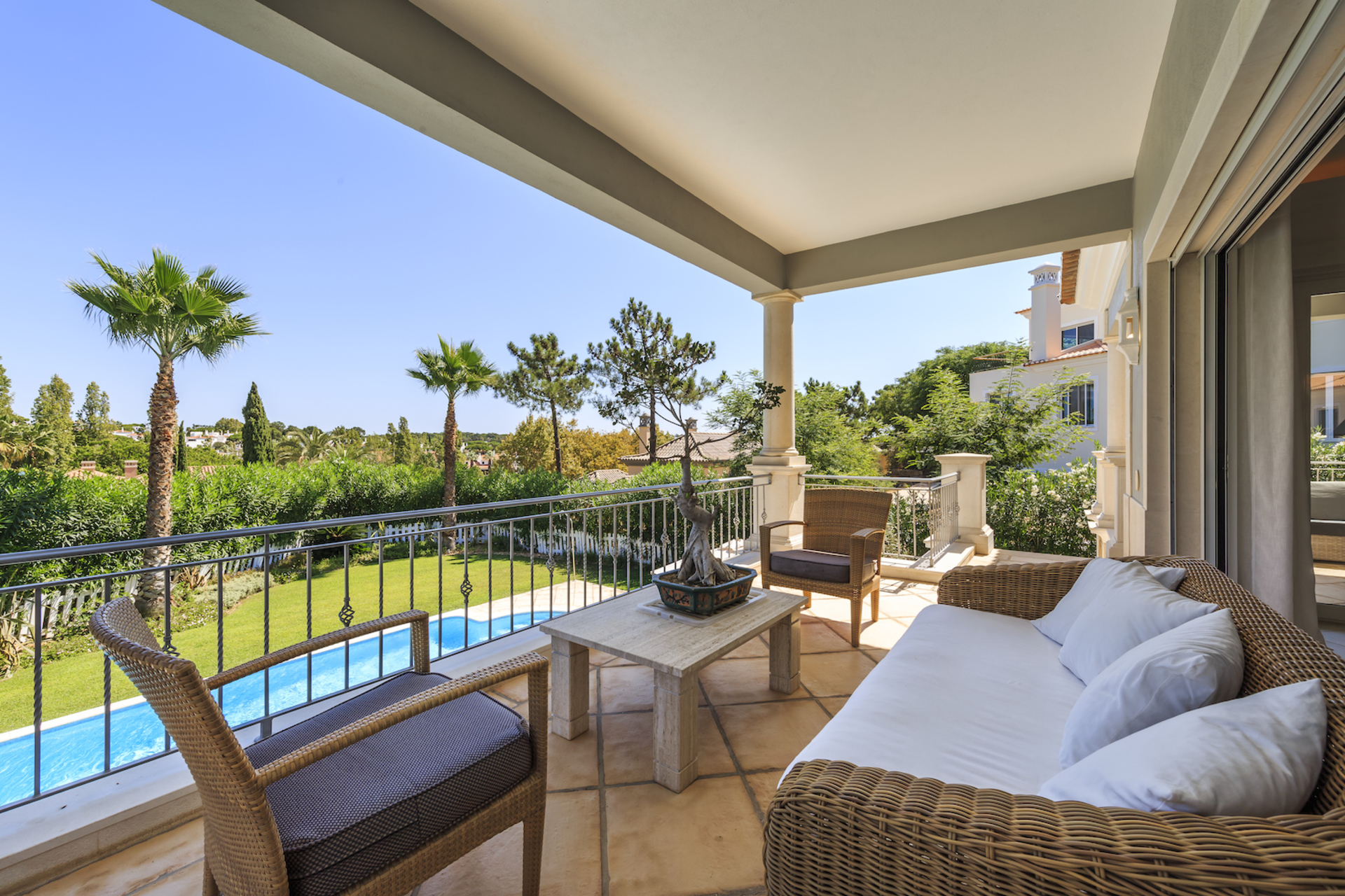 5 Star Villa Cyclamen – Luxury Pools & Spa