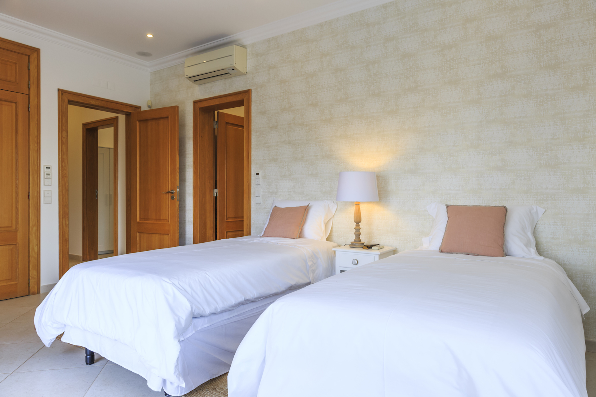 5 Star Villa Cyclamen – Luxury Pools & Spa