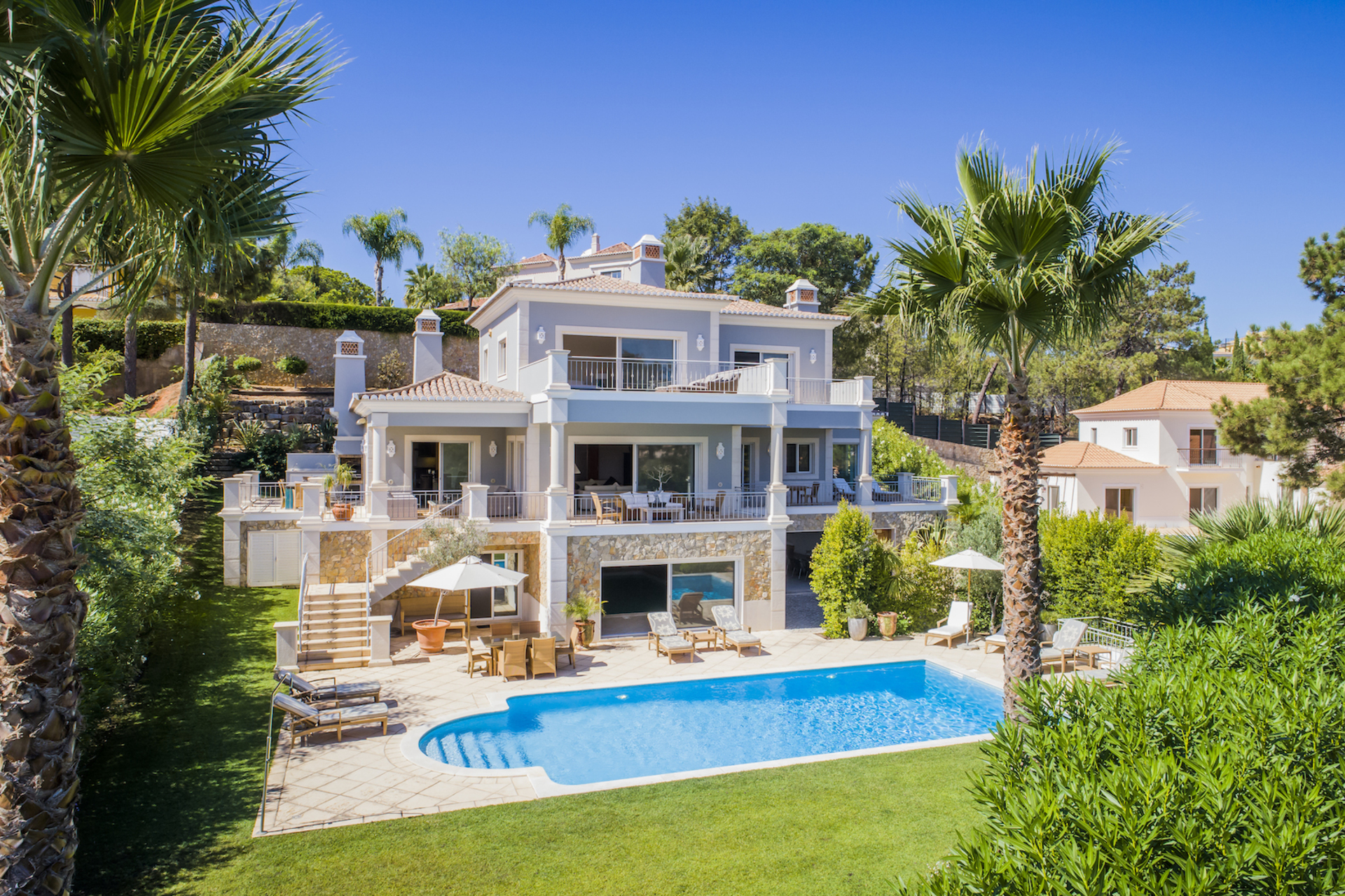 5 Star Villa Cyclamen – Luxury Pools & Spa