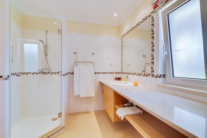 5 Star Villa Amari - Heatable Pool & Private Garden