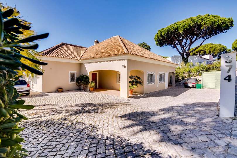 5 Star Villa Amari - Heatable Pool & Private Garden