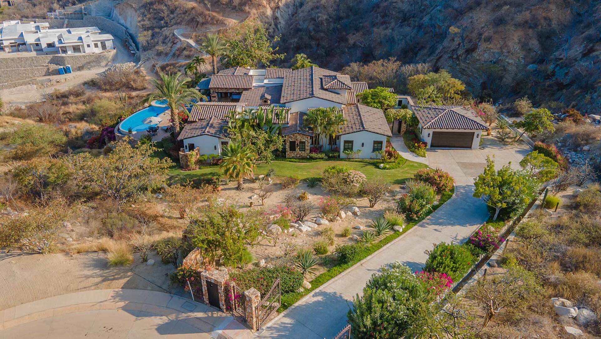 Luxury 5-Star Villa in San José: Pool & Beach Bliss!