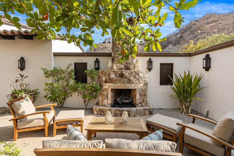 Luxury 5-Star Villa in San José: Pool & Beach Bliss!