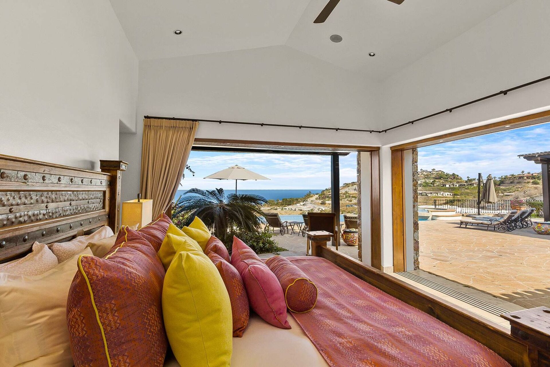 Luxury 5-Star Villa in San José: Pool & Beach Bliss!
