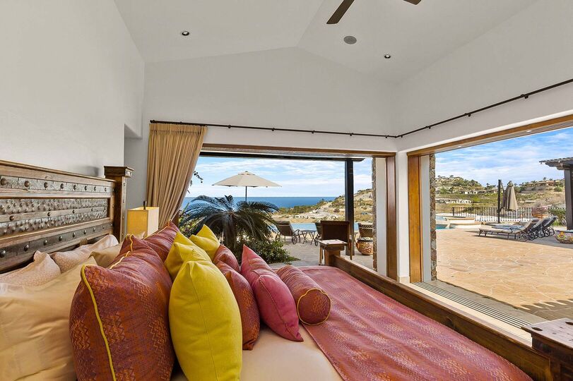 Luxury 5-Star Villa in San José: Pool & Beach Bliss!