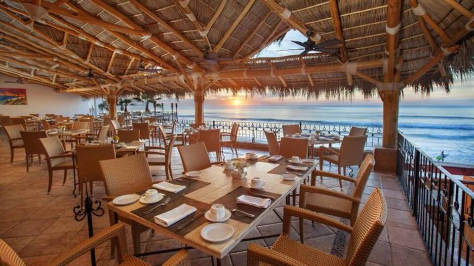 Luxury 5-Star Villa in San José: Pool & Beach Bliss!
