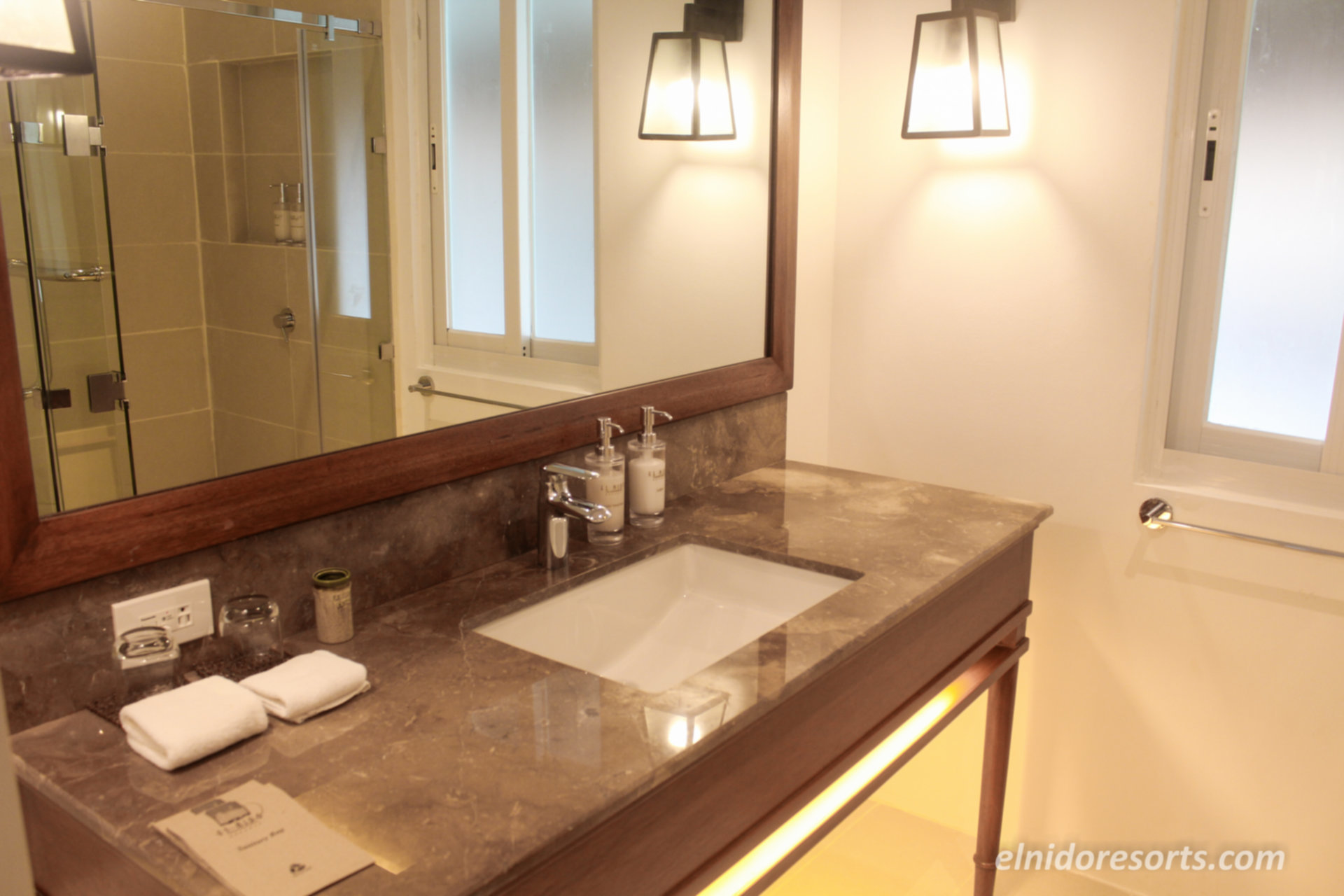5 Star Exclusive Water Cottage on Apulit Island Resort, El Nido Cottage 1001