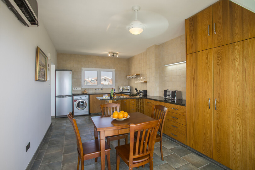 Imagine You and Your Family Renting this Perfect Holiday Apartment minutes from the beach, Larnaca Apartment 1383