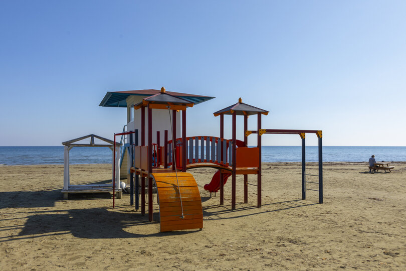Imagine You and Your Family Renting this Perfect Beachfront Apartment, Larnaca Apartment 1388