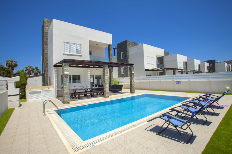 Your Beautiful Holiday Villa minutes from the Beach, Protaras Villa 1473