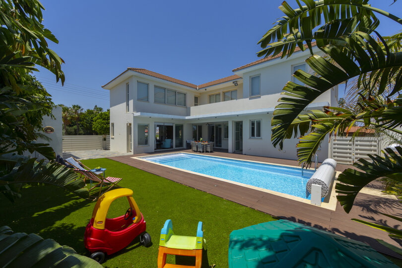 Picture Renting your 5 Star Villa with Beautiful Private Pool, Larnaca Villa 1397