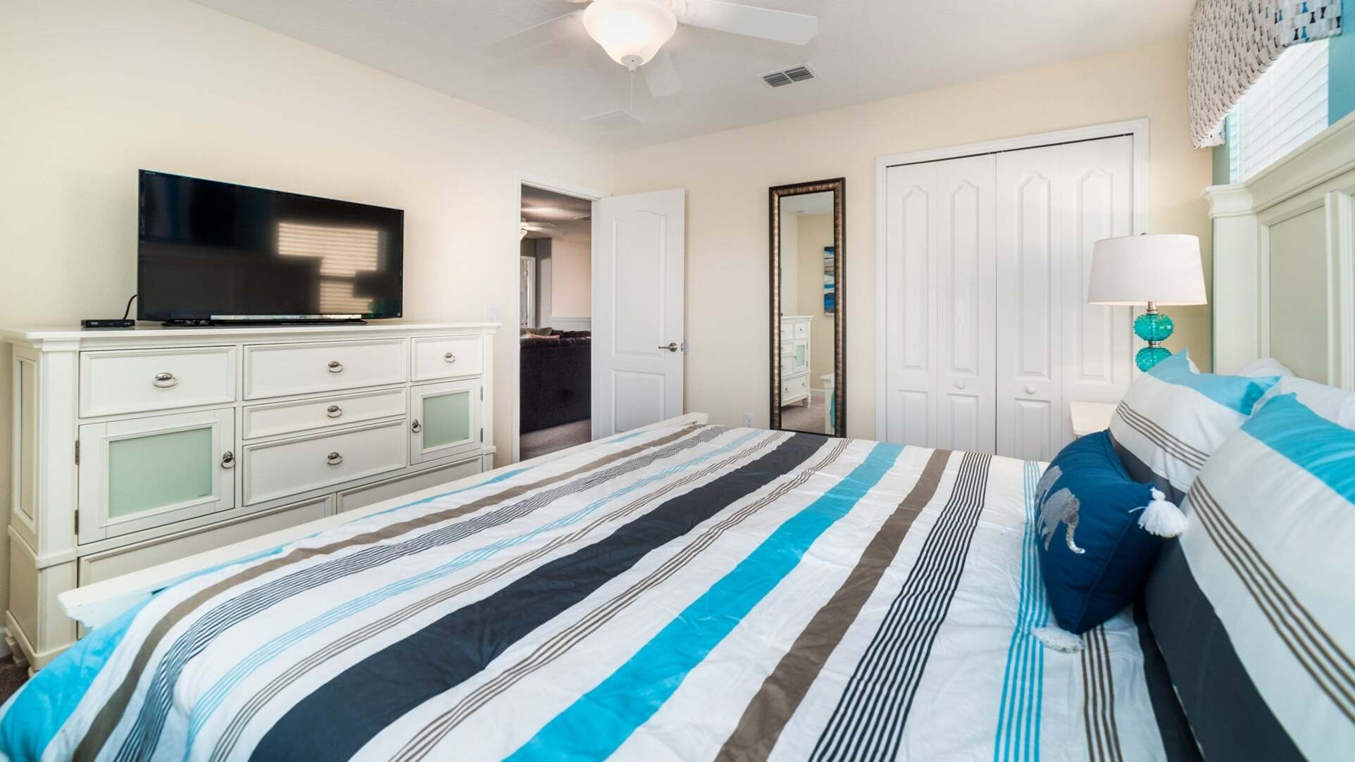 King Bedroom 4 Upstairs 32" Smart TV