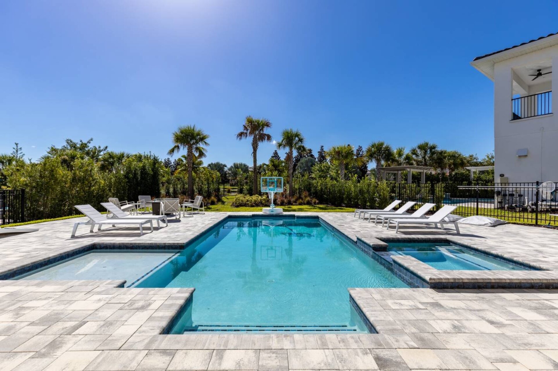 5 Star Villa Aurelius – A Golden Grand Residence