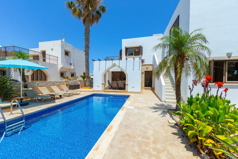 Luxury 4BR Beach Villa Rental, Famagusta Villa 1022