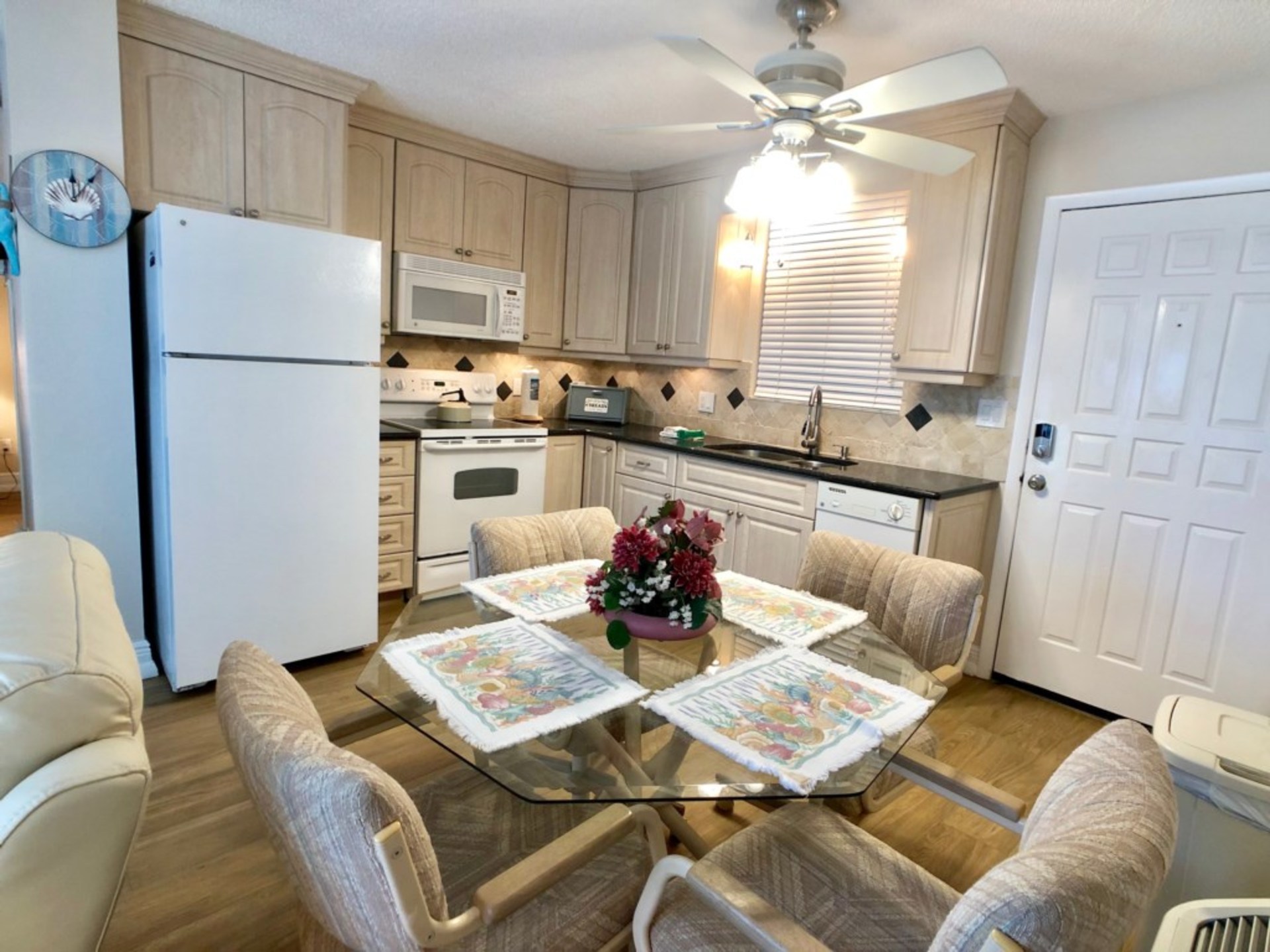 Exclusive Holiday Condo, minutes from the beach, Florida Condo 5817