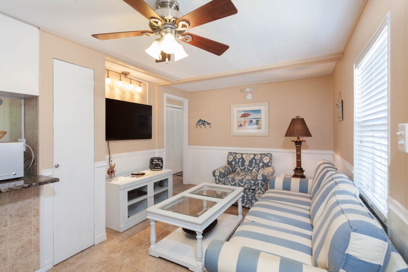 Luxury Contemporary Style Cottage on Beachy Vacation, Florida Cottage 5968