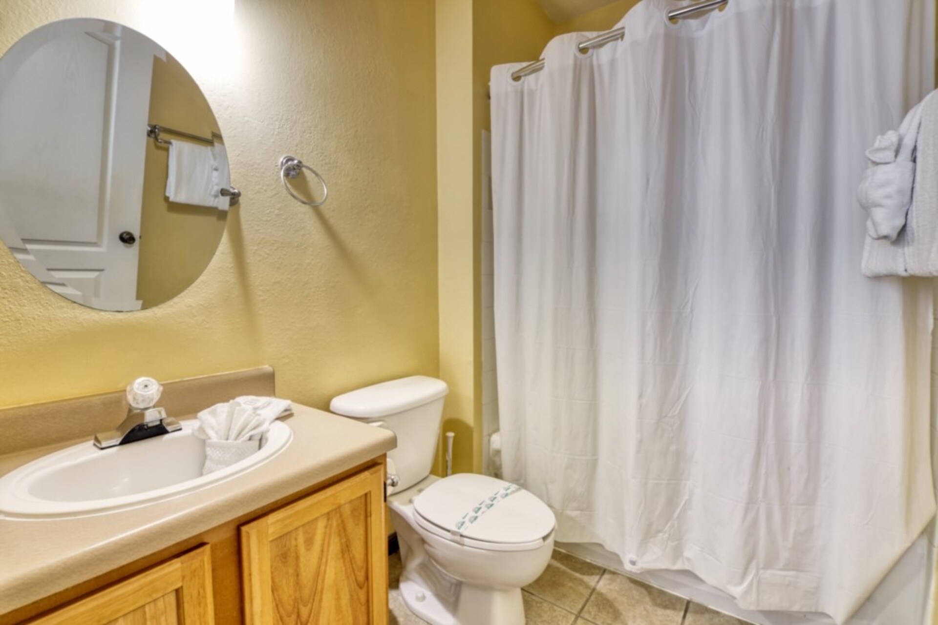 Luxury Contemporary Style Condo on Runaway Beach Club, Florida Condo 5984