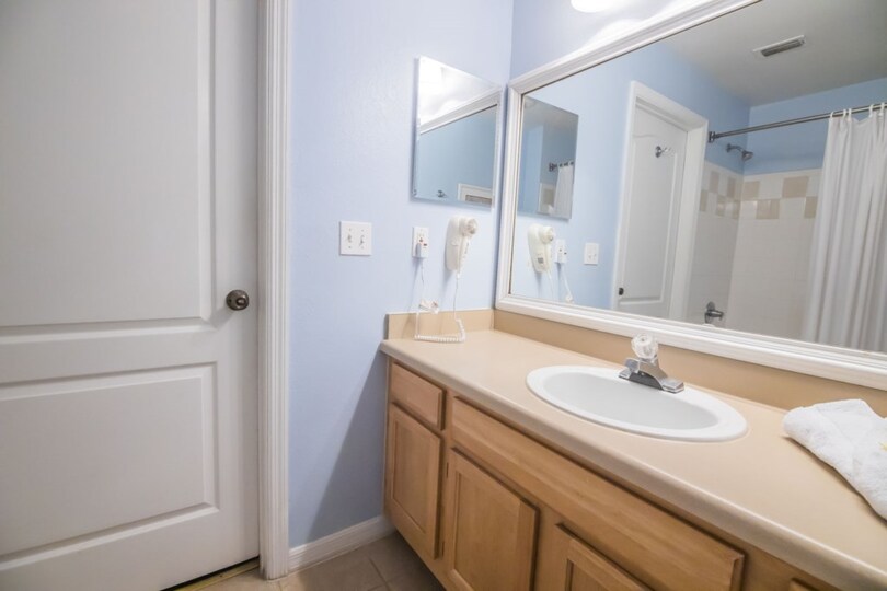 Exclusive Holiday Condo on Runaway Beach Club, minutes from Disney, Florida Condo 5986