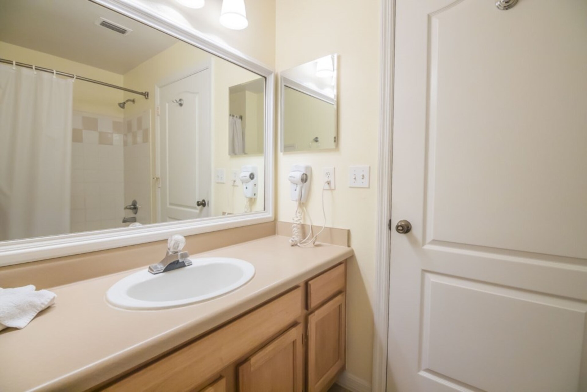 Exclusive Holiday Condo on Runaway Beach Club, minutes from Disney, Florida Condo 5986