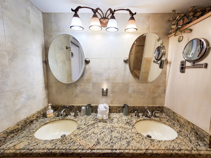 Exclusive Condo in One of most Prestigious Resorts, Santa Maria Harbor Resort, Florida Condo 5929