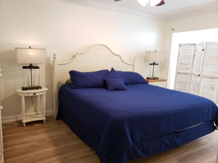 Luxury Contemporary Style Condo on Casa Bonita II, Florida Condo 5930